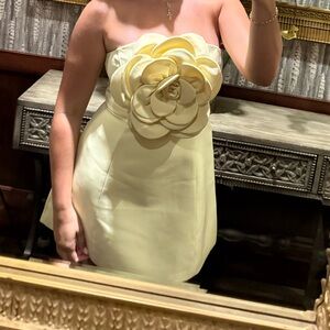 Elegant Cream Strapless Dress with Floral Detail